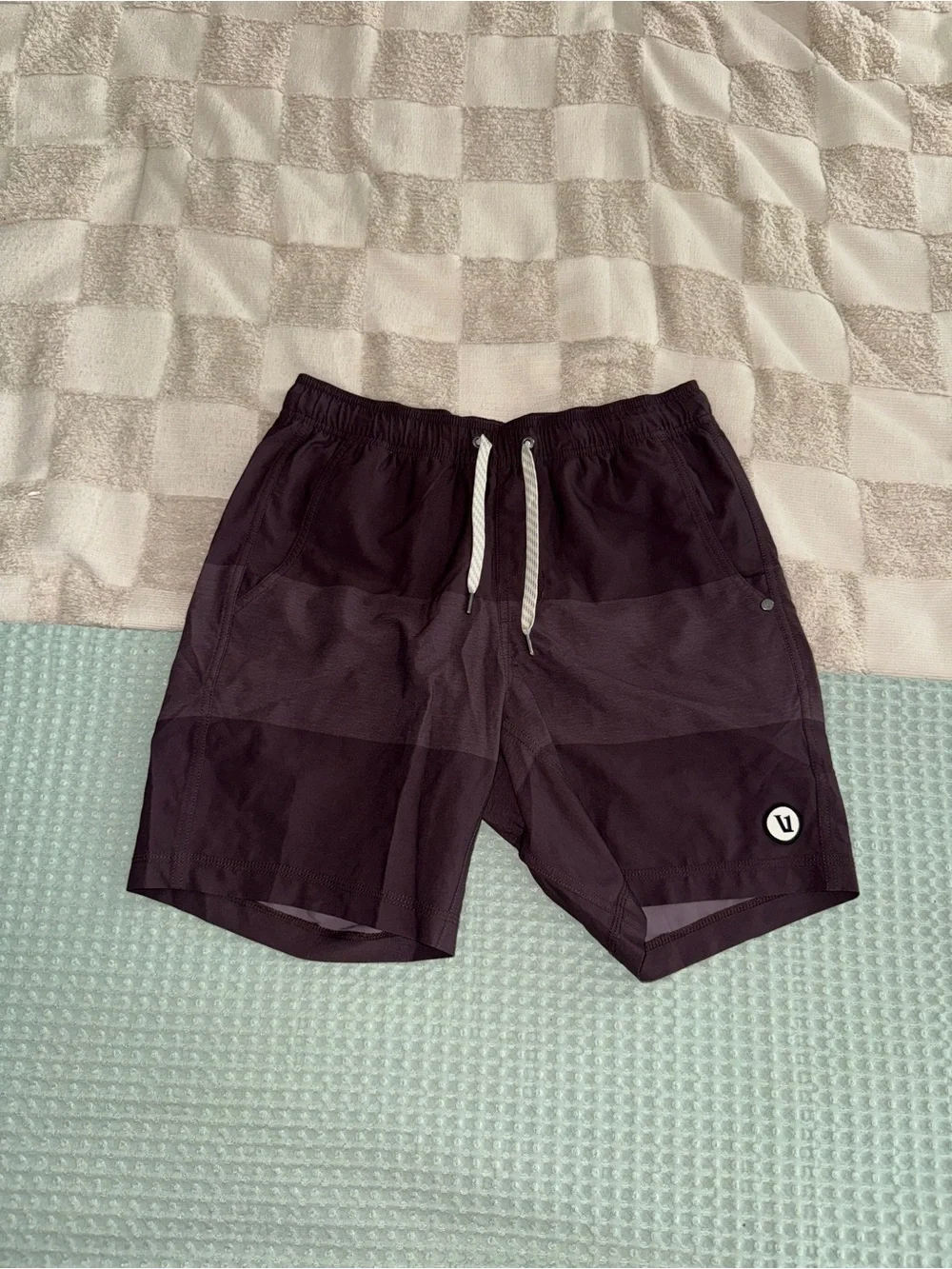 Vuori Kore Shorts Sangria Texture Block Mens Small Athletic Gym Lined 7.5 Inseam